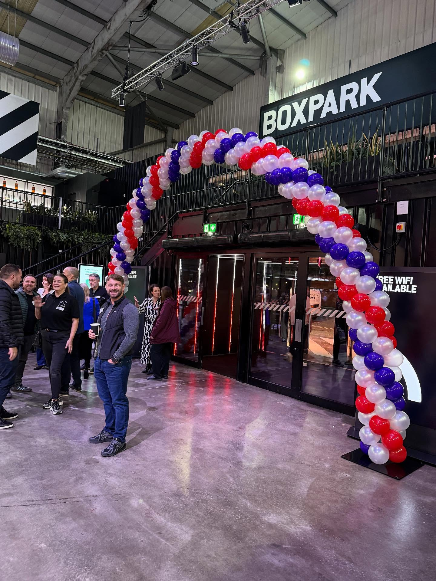 Boomerang Liverpool - Large Balloon Arch